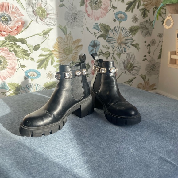 Madden Girl Boots 6.5 - Picture 2 of 3